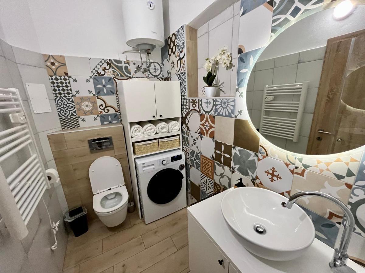 Tisa, Apartment